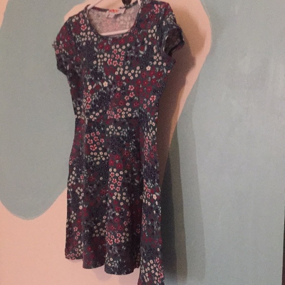 Girls size 5 / 6 floral casual short sleeve dress - Picture 4 of 14